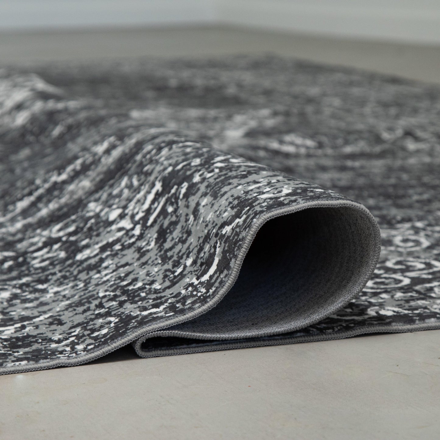 Black Medallion MM-09 Machine Washable Area Rug