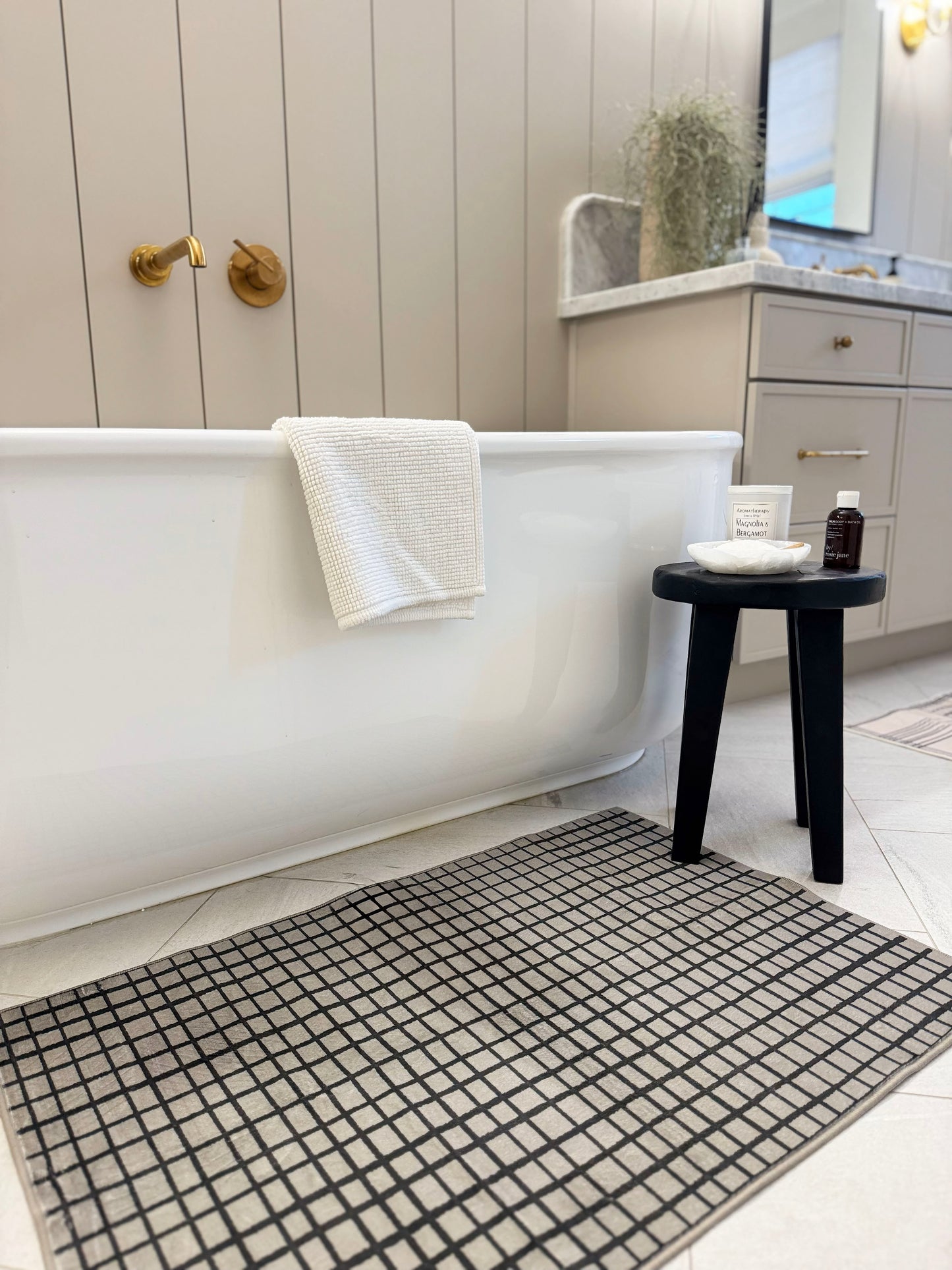 Gridline MM-35 Machine Washable Rug